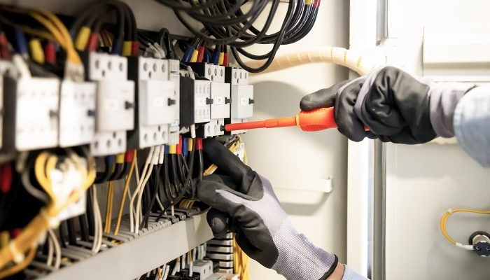 electrician 407201664 web p40z5btoixudu128vusppqqznwgjmruszg2r6tqly8 (1)