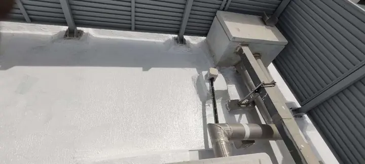 Finished white reflective waterproof coating on a Dubai villa roof